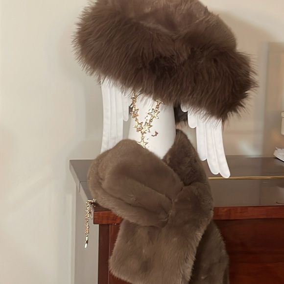 🔥Rockin Hot Originals set of fur hat and matching fur scarf in all colors! Fab! - Picture 4 of 4